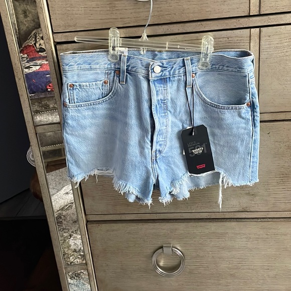 Levi’s 501 non stretch high rise vintage denim shorts, size 32, new - Picture 1 of 8